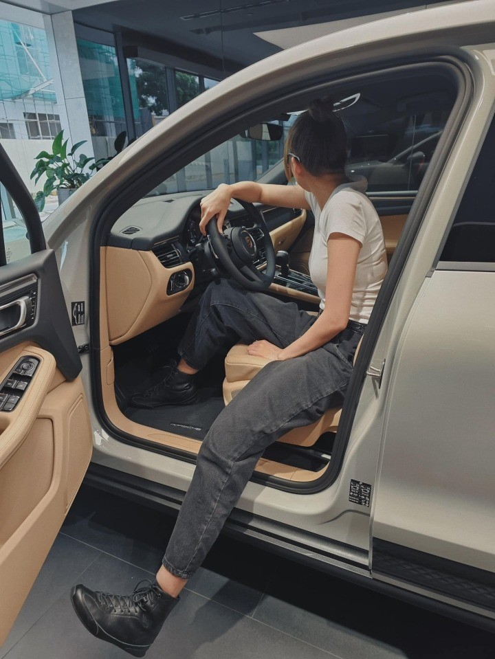 Chiếc xế sang vừa được Thanh Hằng tậu khiến nhiều người phải trầm trồ (Ảnh: FBNV) Chiếc xế sang vừa được Thanh Hằng tậu khiến nhiều người phải trầm trồ (Ảnh: FBNV)