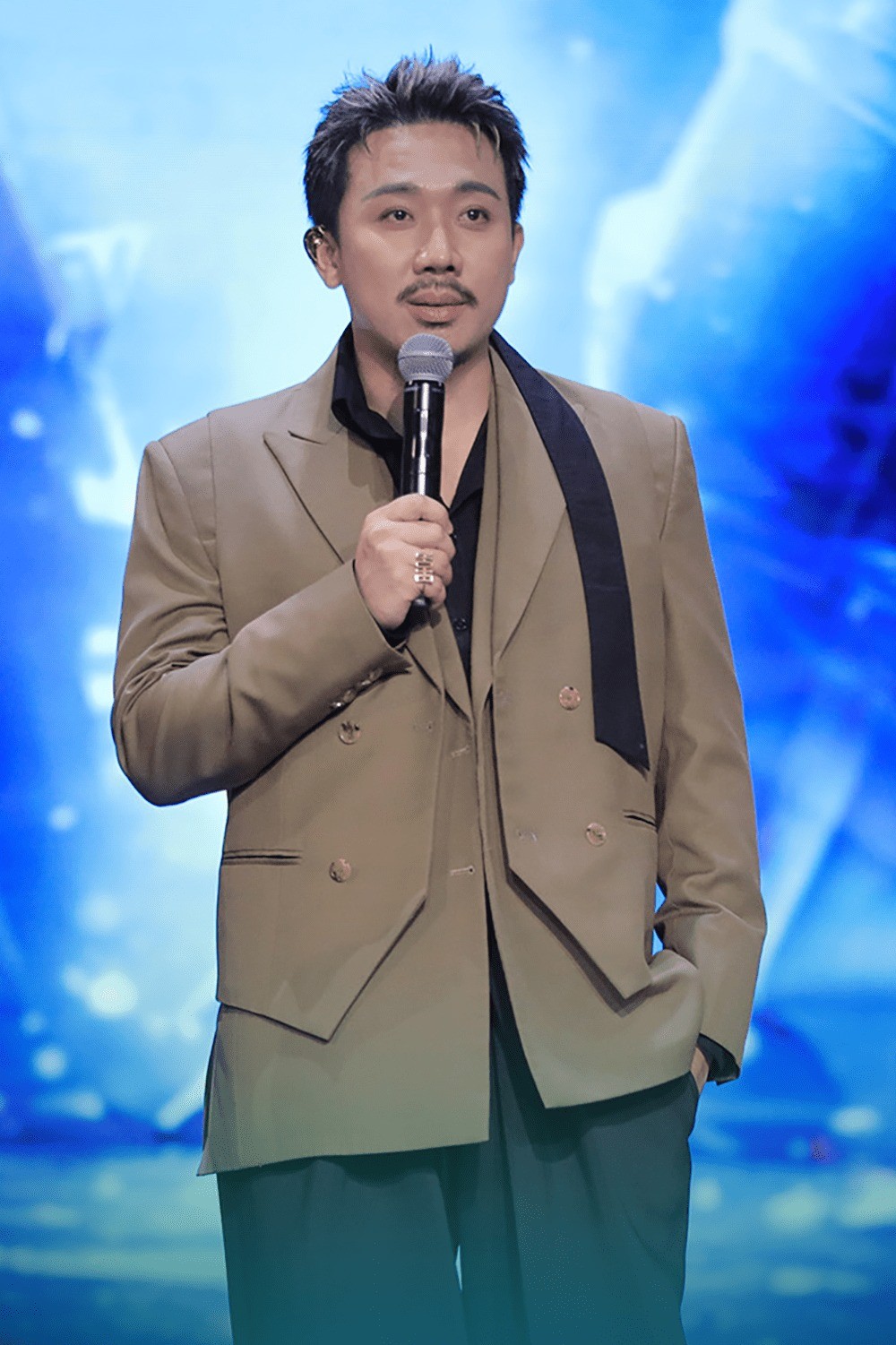 Không ít lần Trấn Thành vướng phải những tranh cãi xoay quanh việc phát ngôn (Ảnh: FBNV)