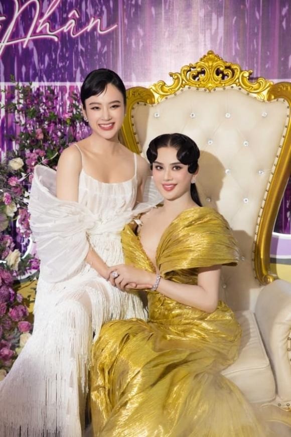 Lâm Khánh Chi đọ sắc với Angela Phương Trinh trong dịp sinh nhật - Ảnh 1 Lâm Khánh Chi đọ sắc với Angela Phương Trinh trong dịp sinh nhật - Ảnh 1