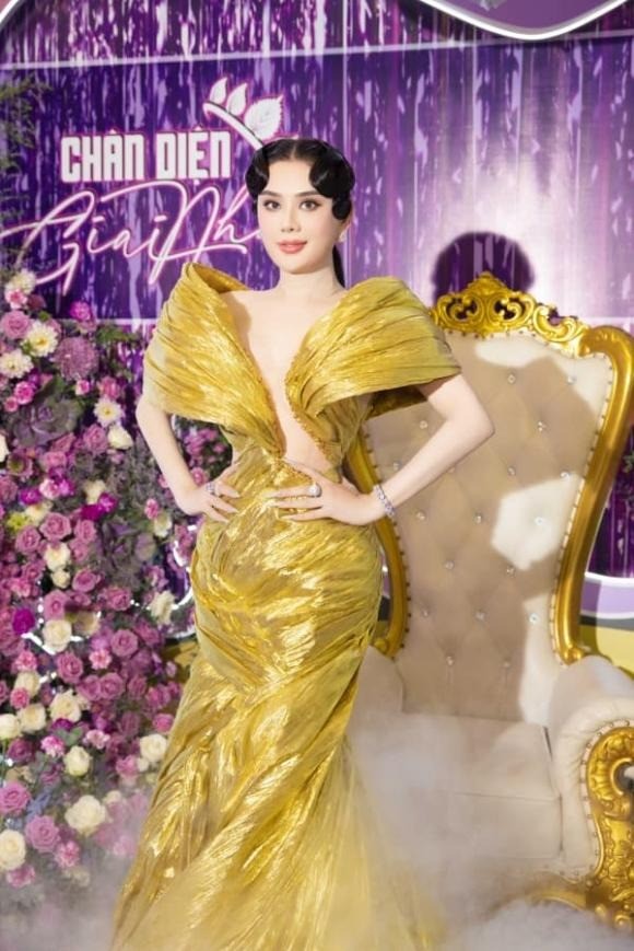 Lâm Khánh Chi rạng rỡ trong tiệc sinh nhật của mình (Ảnh: FBNV) Lâm Khánh Chi rạng rỡ trong tiệc sinh nhật của mình (Ảnh: FBNV)