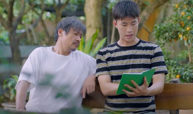 'Món quà của cha' tập 3: Nghĩa quyết định chơi lớn cắm nhà để vay tiền, ông Nhân khuyên con út - Ảnh 3 'Món quà của cha' tập 3: Nghĩa quyết định chơi lớn cắm nhà để vay tiền, ông Nhân khuyên con út - Ảnh 3