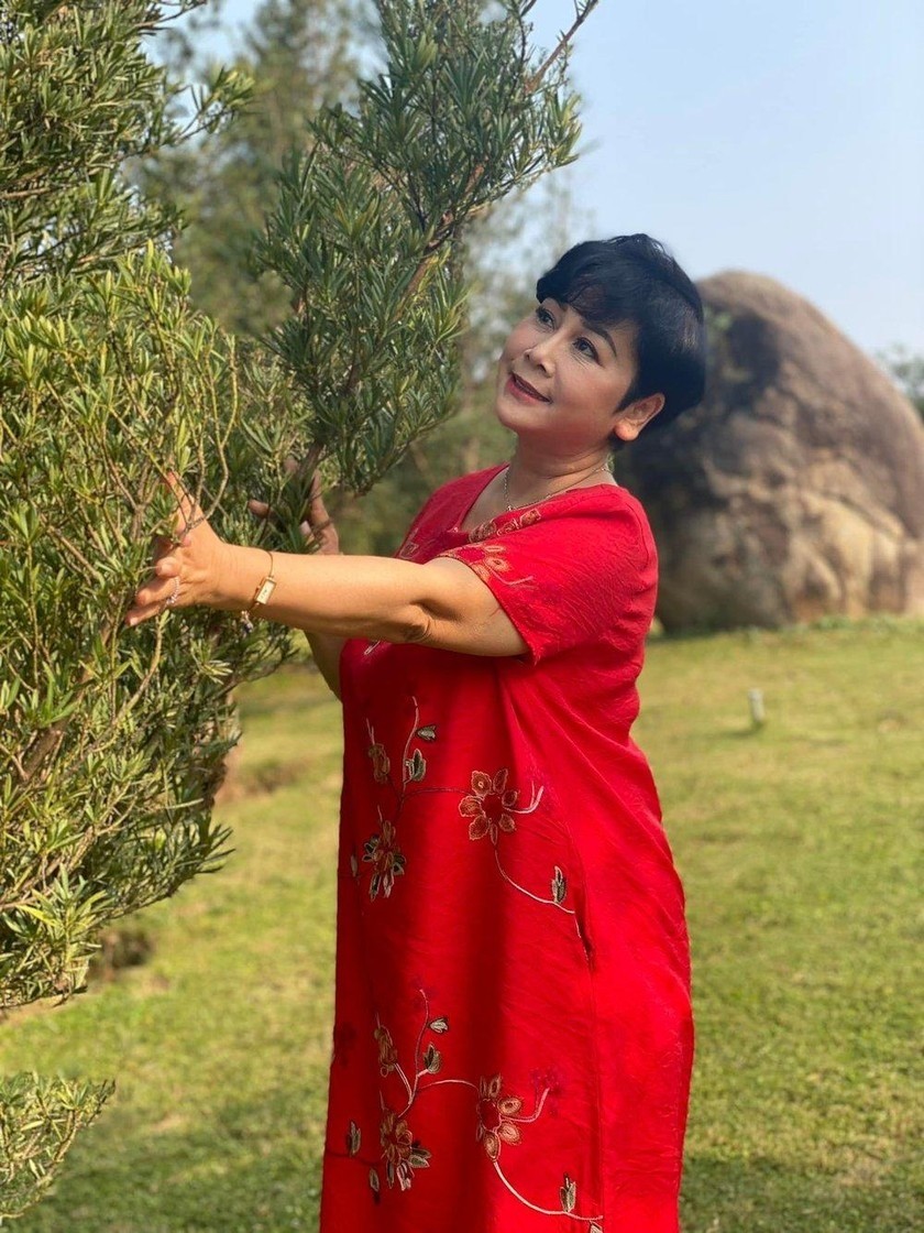Sau biến cố bố ruột và chồng mất, NSND Minh Hằng dần ổn định cuộc sống (Ảnh: FBNV) Sau biến cố bố ruột và chồng mất, NSND Minh Hằng dần ổn định cuộc sống (Ảnh: FBNV)