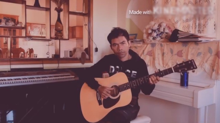 Yasuy về quê nuôi gà nhưng vẫn dành tình yêu lớn với Âm nhạc (Ảnh: FBNV)