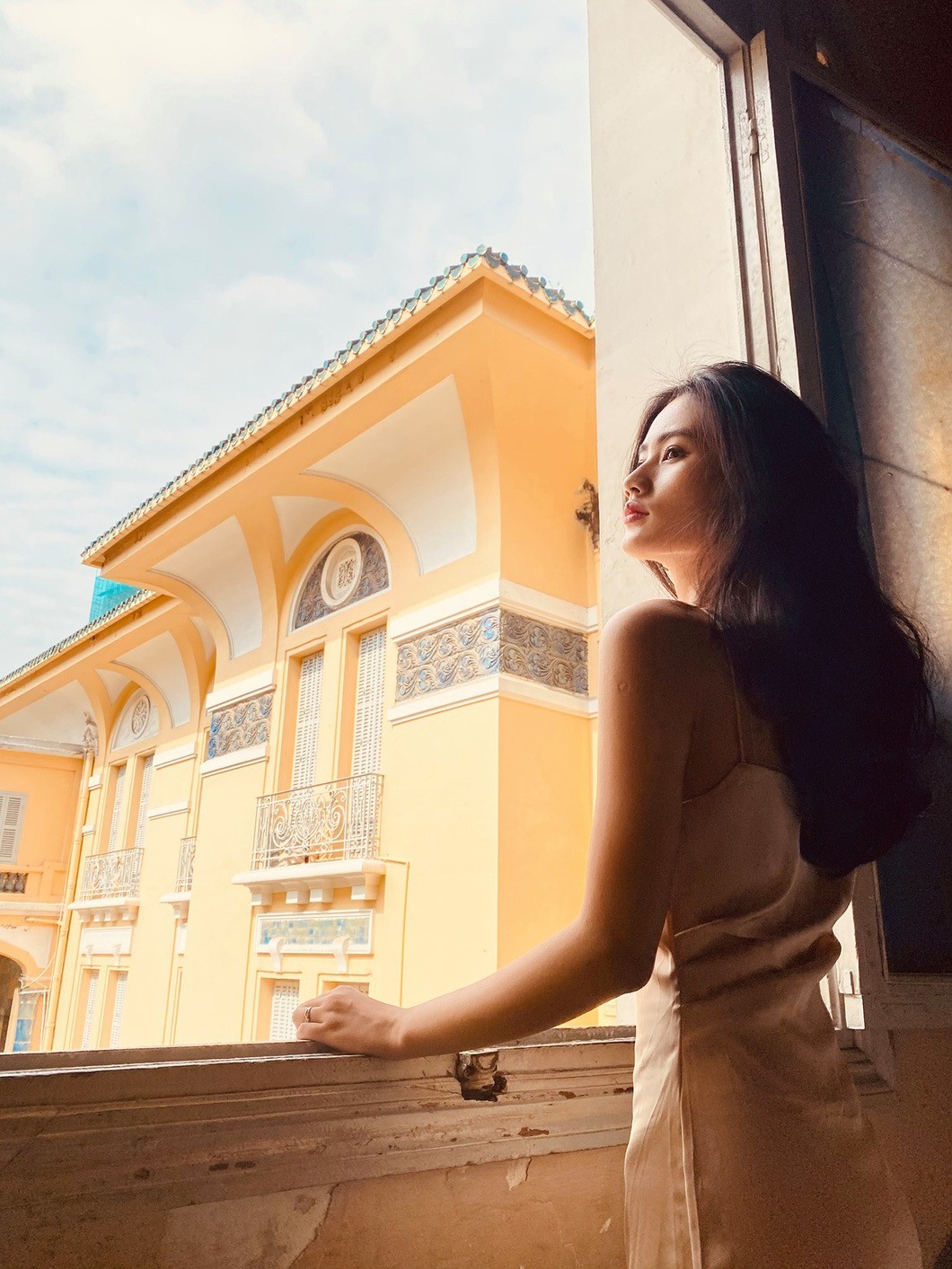 Em gái tân Hoa hậu Thế giới Việt Nam 2023 Ý Nhi được khen ngợi có màn ứng xử khéo léo dù mới 10 tuổi - Ảnh 1