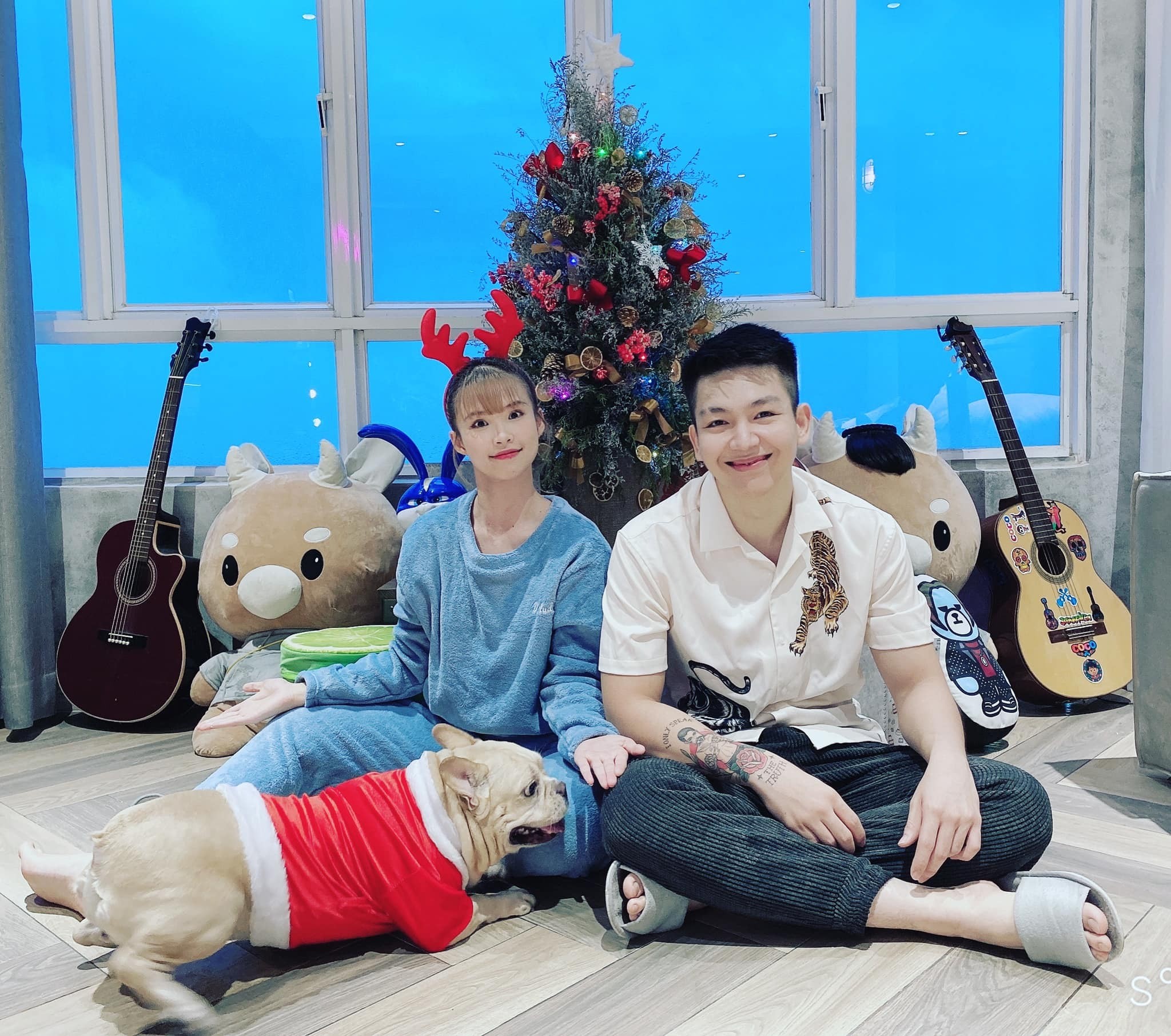 Khởi My và ông xã (Ảnh: FBNV)