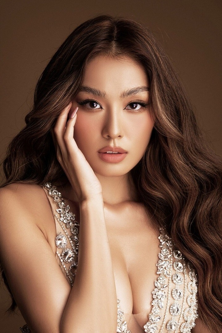 Khen phim có đường lưỡi bò, Á hậu Thảo Nhi Lê phải lên tiếng xin lỗi (Ảnh: FBNV)