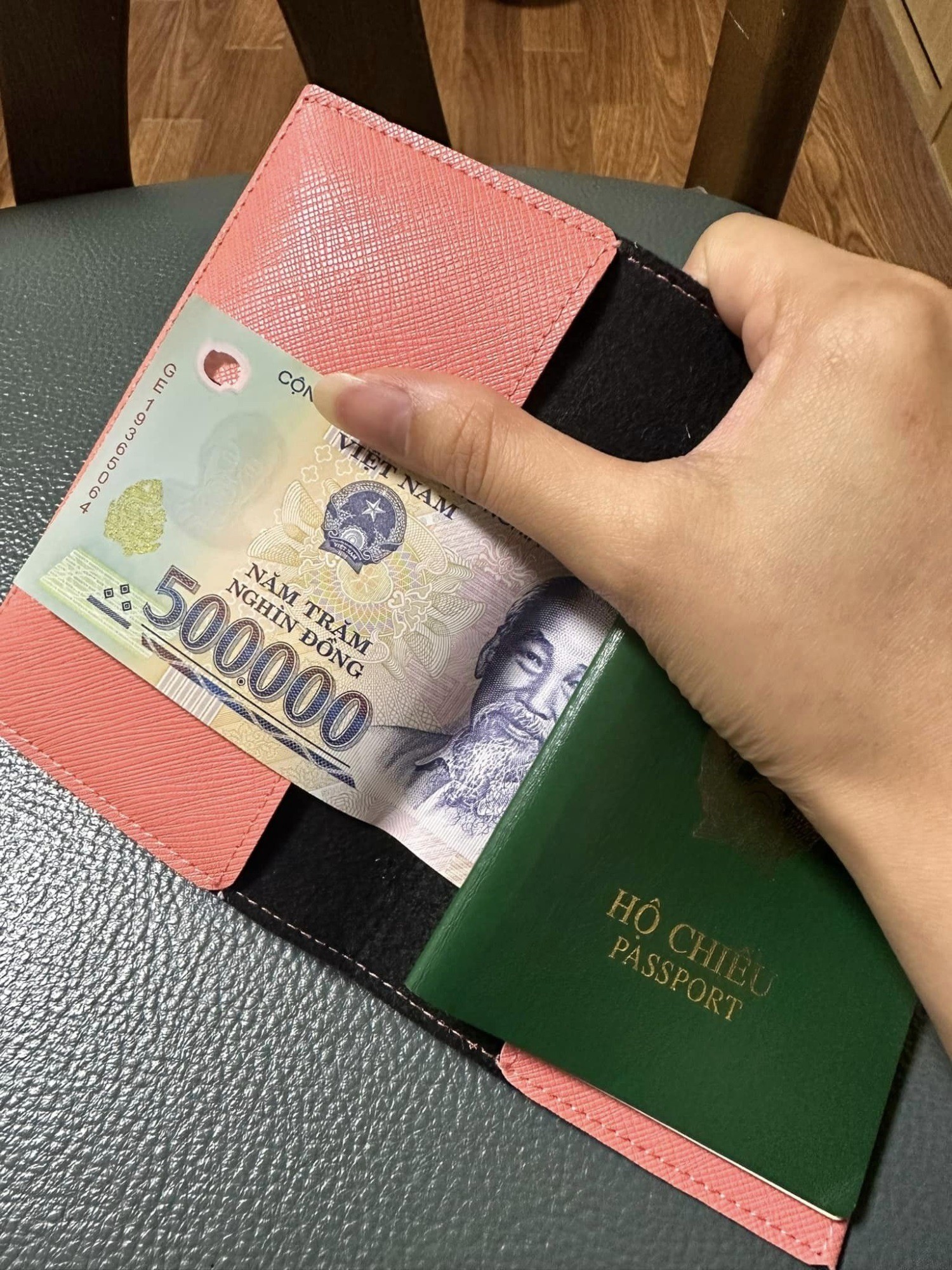 Cháu gái kể câu chuyện được shark Bình mừng tuổi dịp năm mới (Ảnh: FBNV)