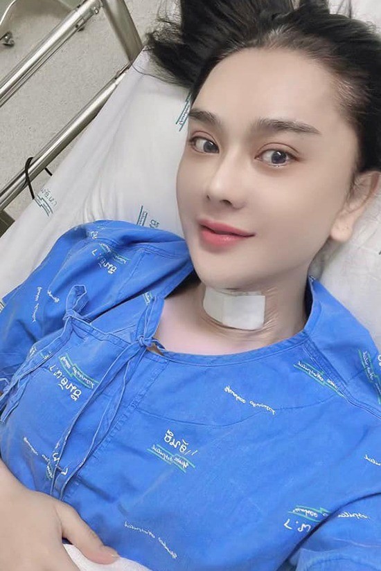 Lâm Khánh Chi dành số tiền lớn để đi phẫu thuật dây thanh quản với mong muốn có được giọng nói nữ tính hơn (Ảnh: FBNV) Lâm Khánh Chi dành số tiền lớn để đi phẫu thuật dây thanh quản với mong muốn có được giọng nói nữ tính hơn (Ảnh: FBNV)
