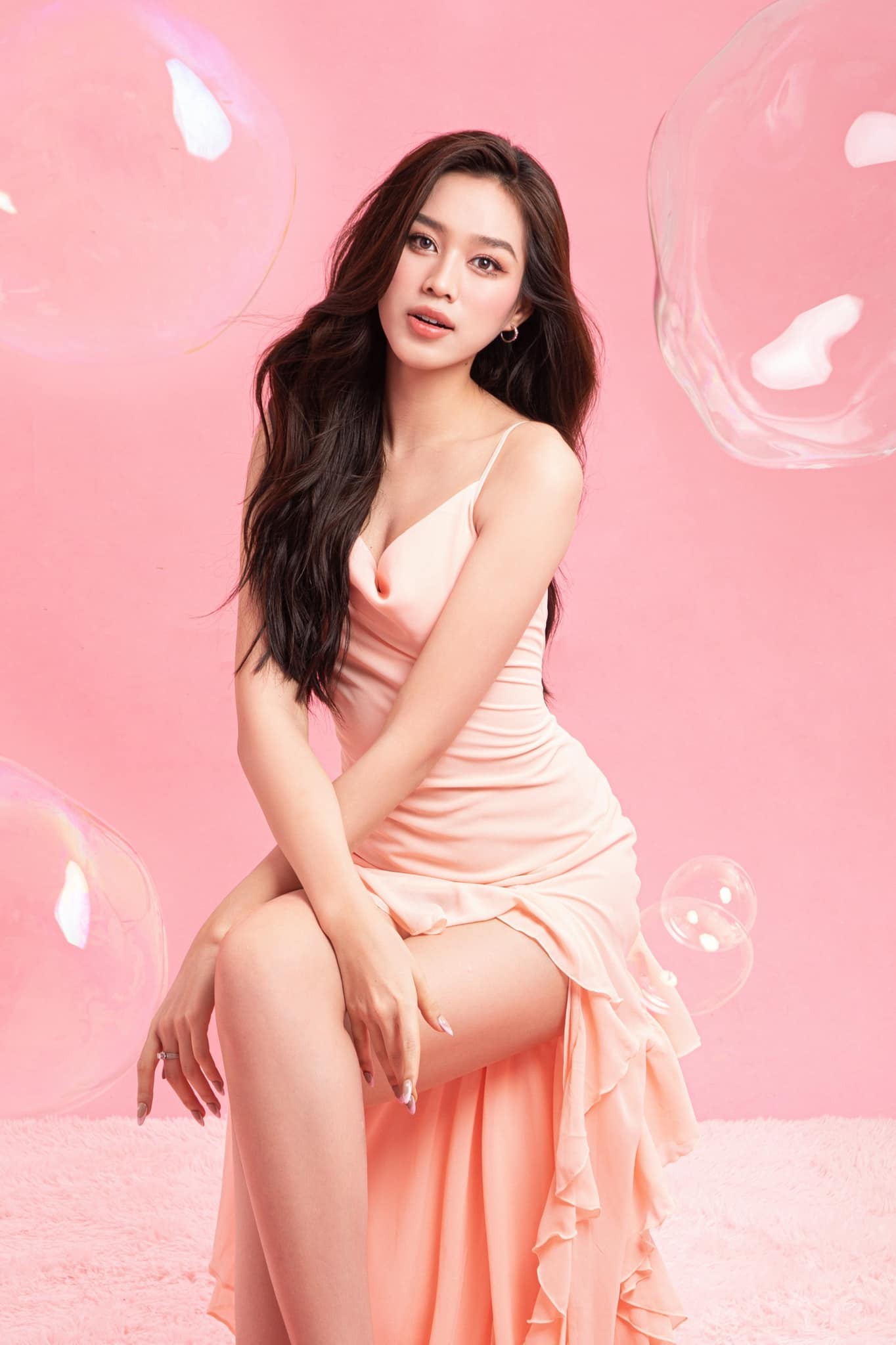 Hoa hậu Đỗ Thị Hà ngày càng xinh đẹp và rạng rỡ. Ảnh: FBNV