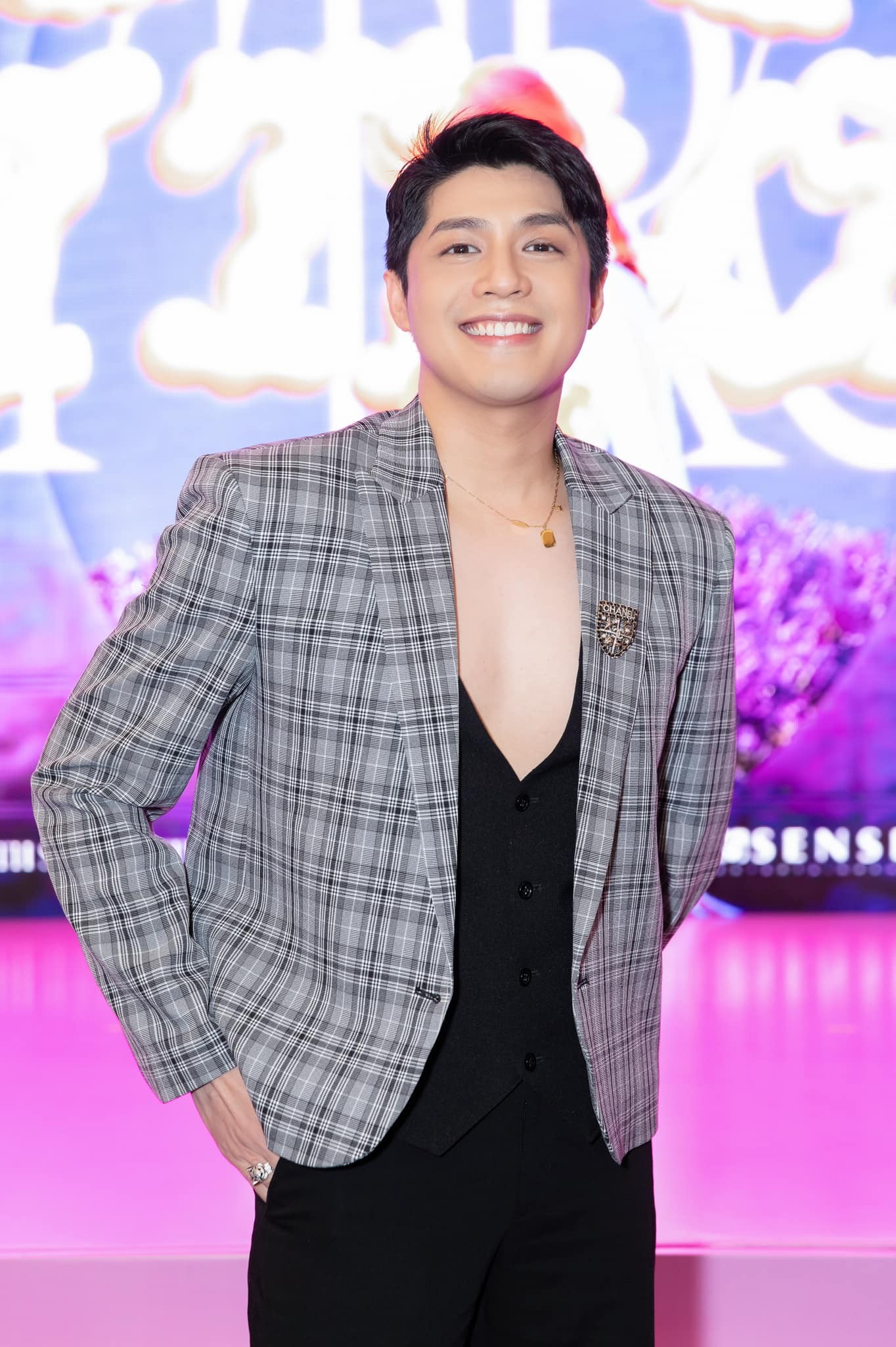 Noo Phước Thịnh được biết đến là sao nam sở hữu ngoại hình điển trai trong showbiz Việt. Ảnh: FBNV Noo Phước Thịnh được biết đến là sao nam sở hữu ngoại hình điển trai trong showbiz Việt. Ảnh: FBNV 