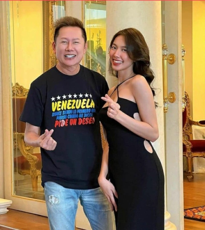 Thuỳ Tiên và ông Nawat. Ảnh: FBNV Thuỳ Tiên và ông Nawat. Ảnh: FBNV