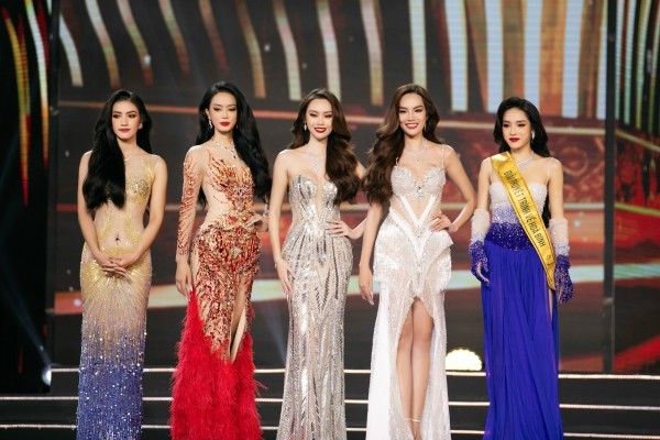 Lê Hoàng Phương cùng top 5 Miss Grand Vietnam 2023. Ảnh: BTC Lê Hoàng Phương cùng top 5 Miss Grand Vietnam 2023. Ảnh: BTC