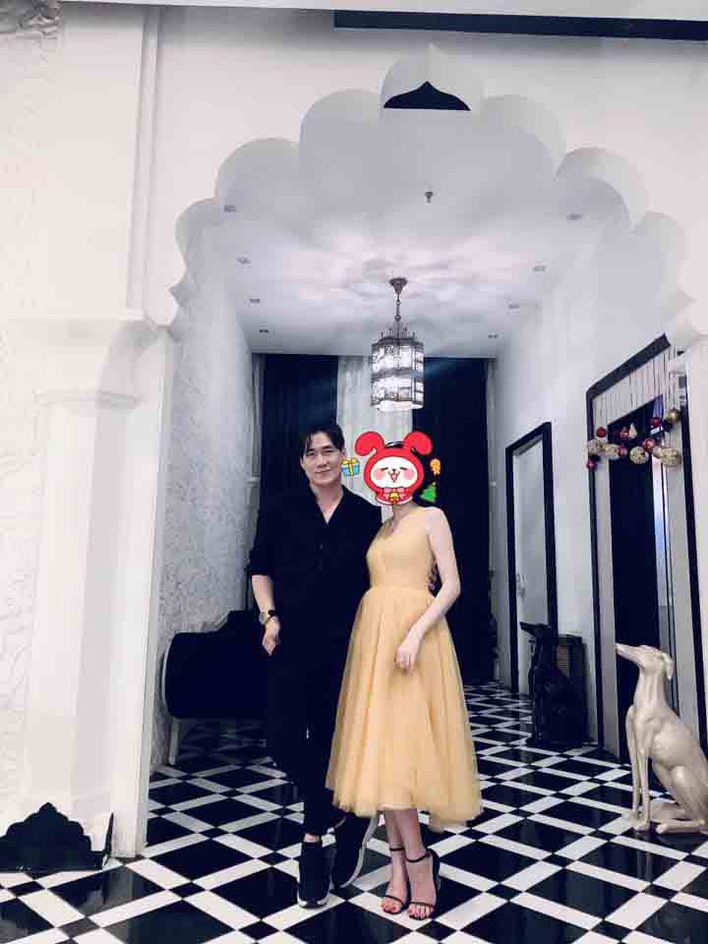 Khánh Phương sở hữu khối tài sản khủng ở tuổi U40. Ảnh: FBNV Khánh Phương sở hữu khối tài sản khủng ở tuổi U40. Ảnh: FBNV