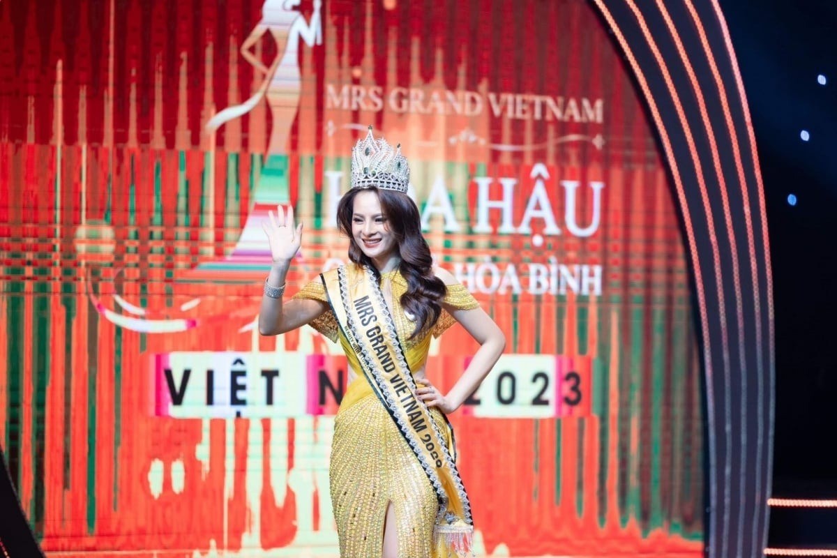 Người đẹp Đoàn Thị Thu Hằng đã đăng quang Hoa hậu Quý bà Hòa Bình Việt Nam 2023. Ảnh: BTC Người đẹp Đoàn Thị Thu Hằng đã đăng quang Hoa hậu Quý bà Hòa Bình Việt Nam 2023. Ảnh: BTC