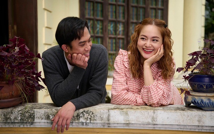 Lan Phương đóng cặp với Doãn Quốc Đam trong phim Gia đình mình vui bất thình lình. Ảnh: FBNV Lan Phương đóng cặp với Doãn Quốc Đam trong phim Gia đình mình vui bất thình lình. Ảnh: FBNV