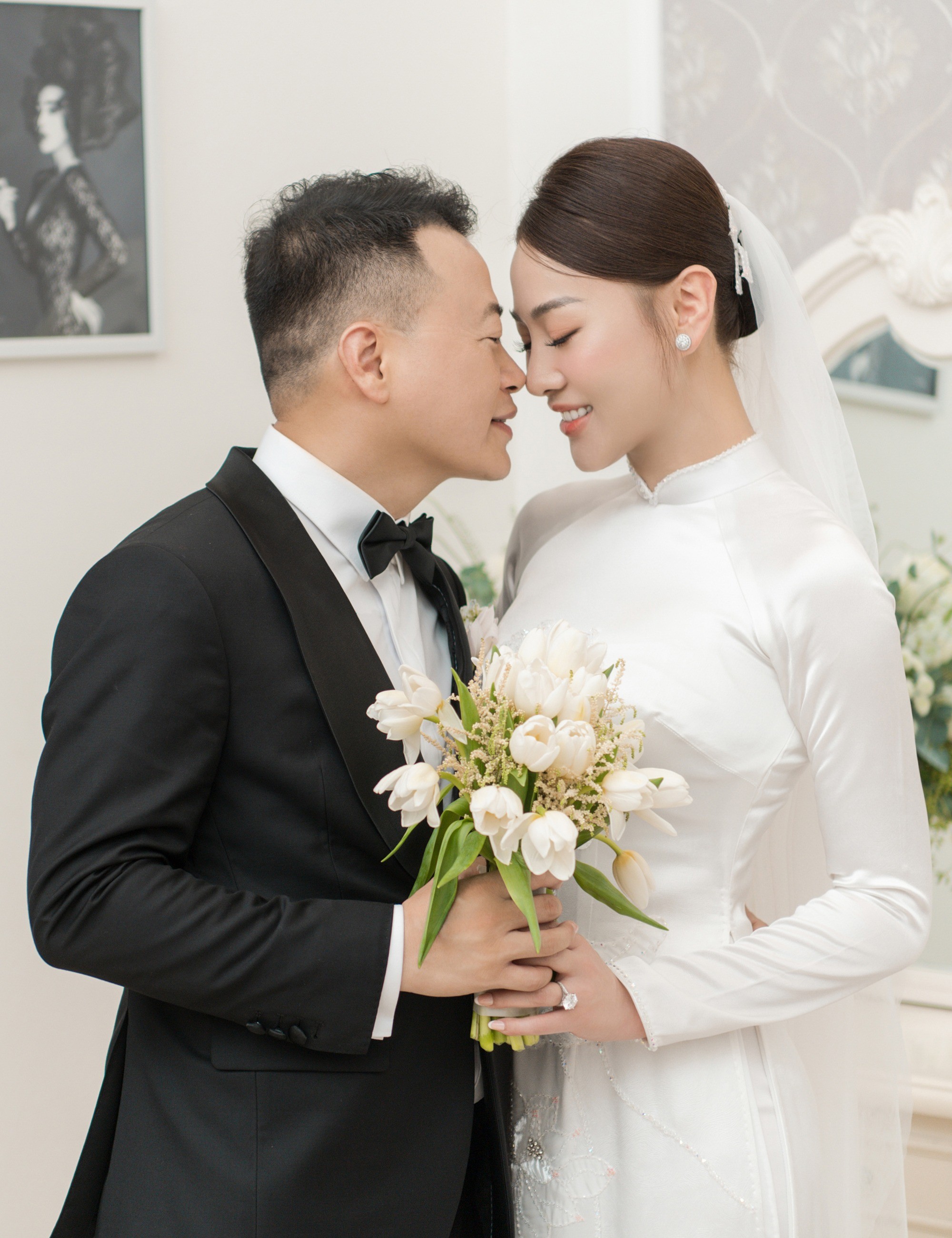 Phương Oanh khoe thiệp mời dự Cánh diều Vàng - Ảnh 1 Phương Oanh khoe thiệp mời dự Cánh diều Vàng - Ảnh 1