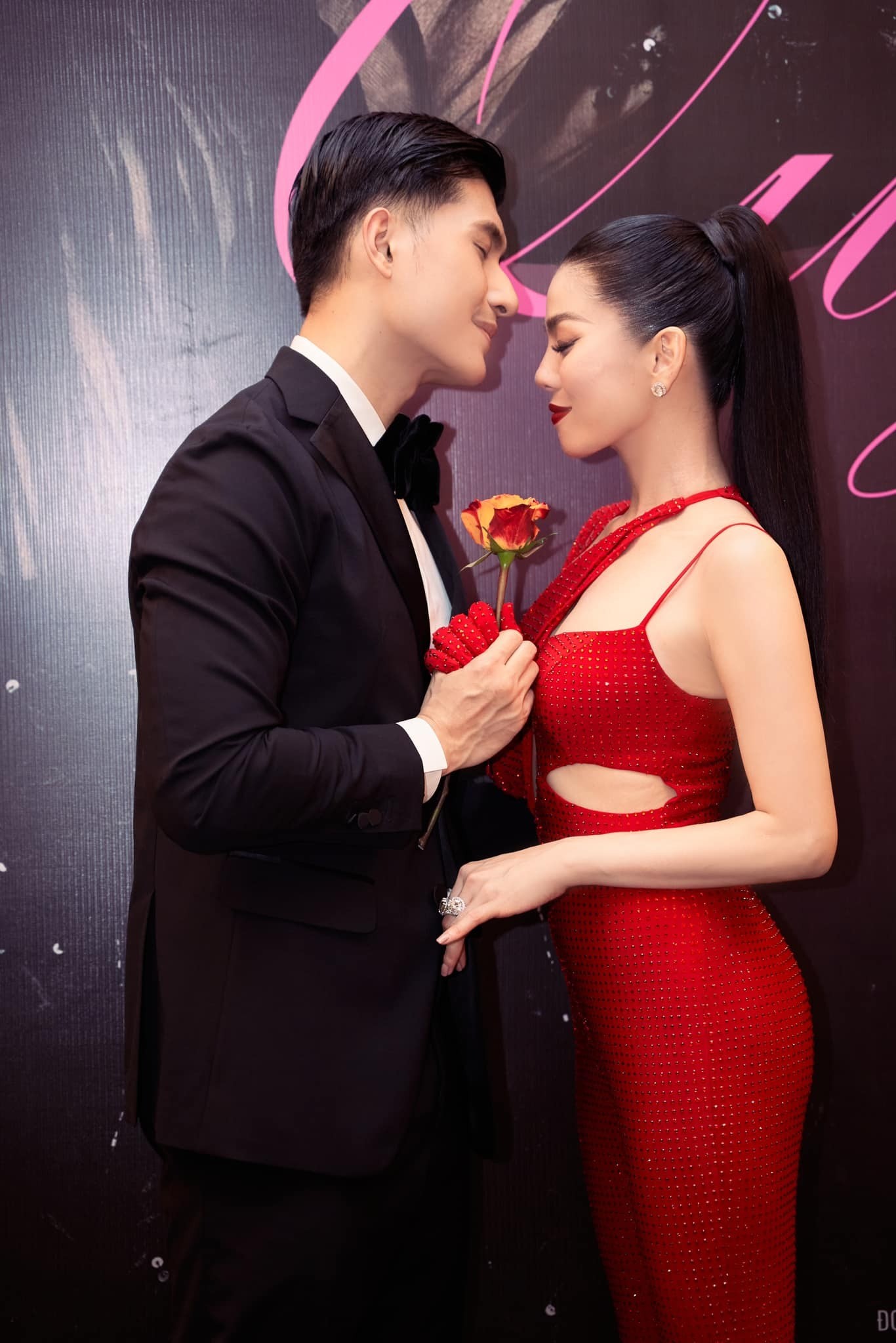 Lệ Quyên - Lâm Bảo Châu là cặp đôi khiến CDM chú ý. Ảnh: FBNV