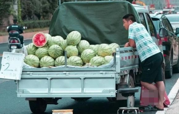 Người bán hàng 1 lần nói thật: Hé lộ luôn lý do sợ để điện thoại lên bàn cân? - Ảnh 1