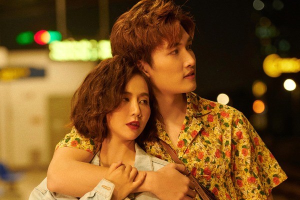 Đình Tú - Huyền Lizzie được ghép cặp khi họ cùng đóng chung phim 'Thương ngày nắng về'. Ảnh: FBNV Đình Tú - Huyền Lizzie được ghép cặp khi họ cùng đóng chung phim 'Thương ngày nắng về'. Ảnh: FBNV