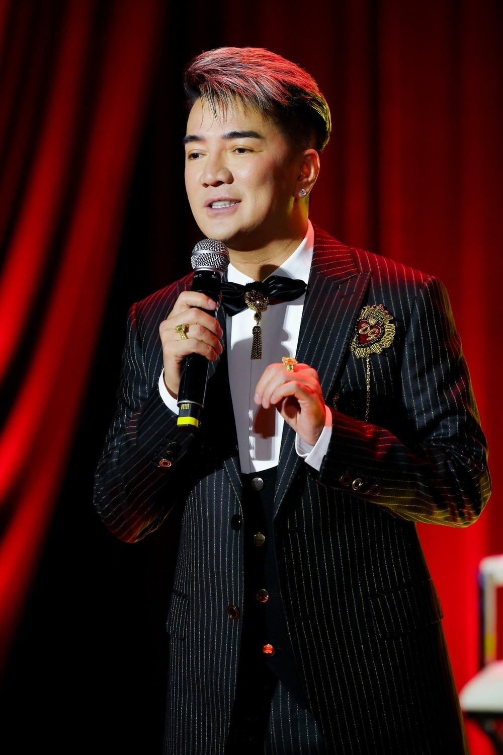 Bộ phim 'Hào quang rực rỡ' của Đàm Vĩnh Hưng chưa bấm máy vì chưa chọn được diễn viên phù hợp. Ảnh: FBNV