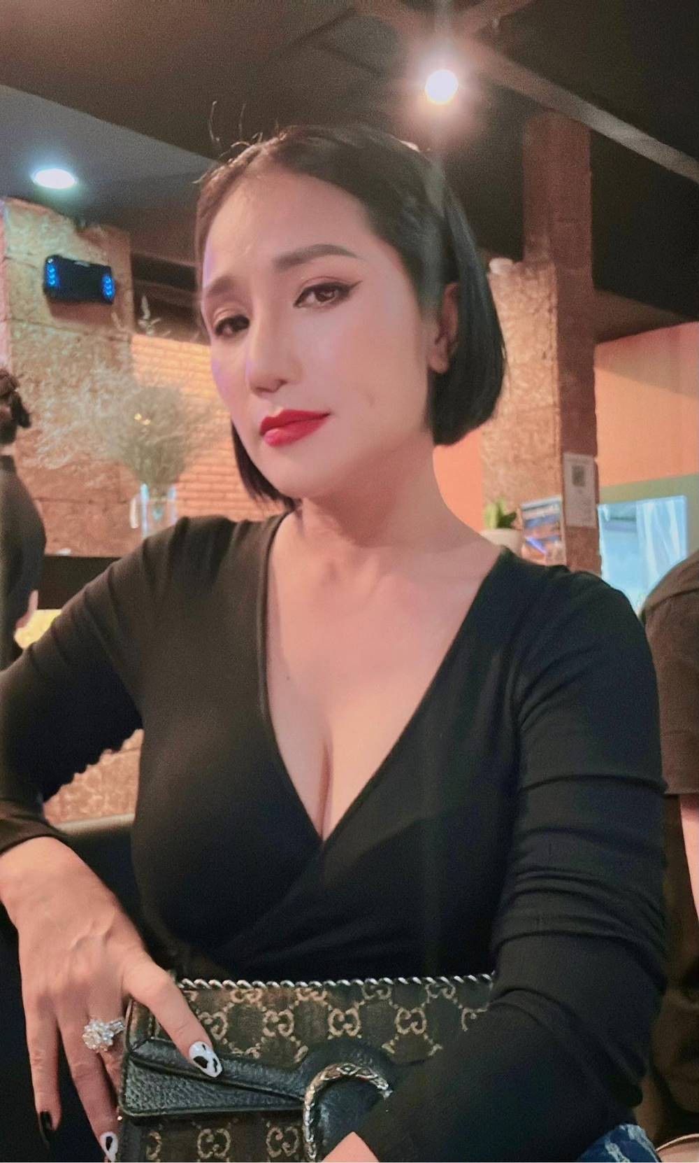 Suốt nhiều tháng qua, Cát Tường thừa nhận không được mời đi show. Ảnh: FBNV Suốt nhiều tháng qua, Cát Tường thừa nhận không được mời đi show. Ảnh: FBNV