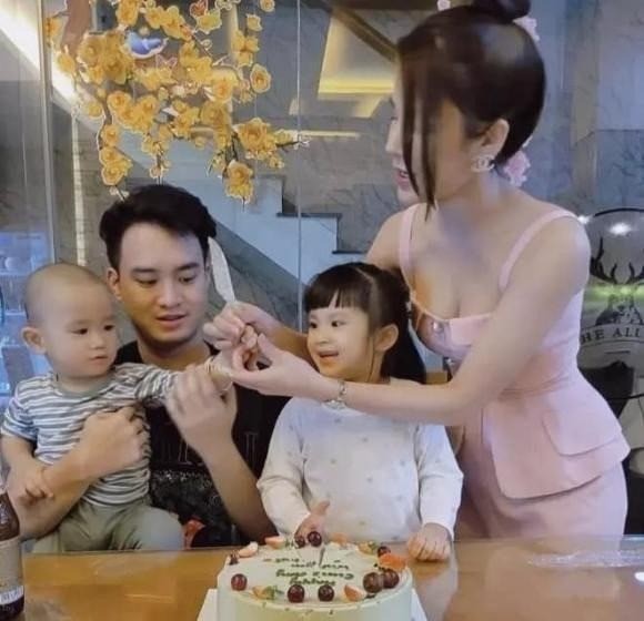 Gia đình nhỏ của Diệp Lâm Anh - Nghiêm Đức trước khi rạn nứt. Ảnh: FBNV Gia đình nhỏ của Diệp Lâm Anh - Nghiêm Đức trước khi rạn nứt. Ảnh: FBNV