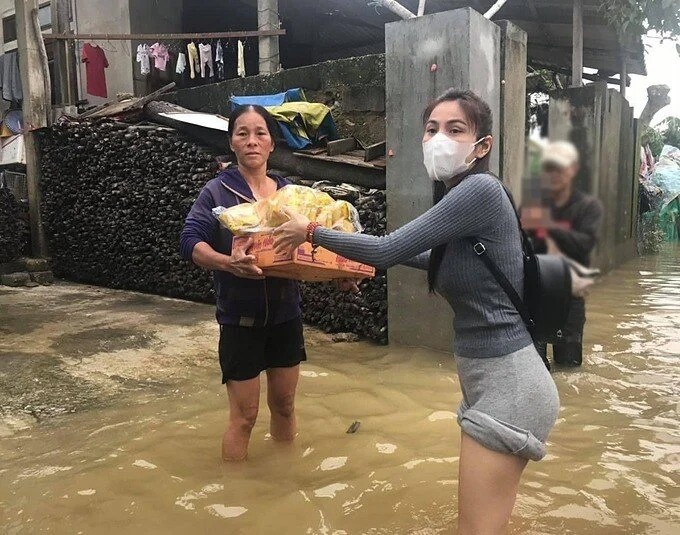 Phản ứng của Thủy Tiên khi bị gọi 'Thủy Tinh - Công Viên' - Ảnh 1 Phản ứng của Thủy Tiên khi bị gọi 'Thủy Tinh - Công Viên' - Ảnh 1