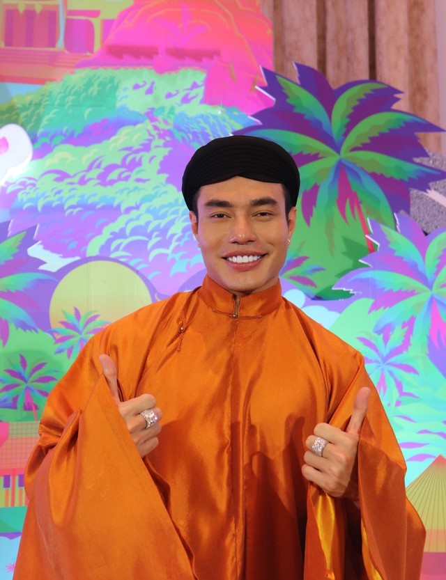 Không ít lần nam nghệ sĩ vướng phải những tranh cãi về phát ngôn và hành động. Ảnh: FBNV