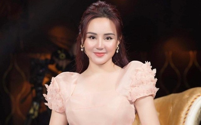 Vy Oanh cho rằng, hiện tại cô đang bận chăm con nên việc đi hát hay ra MV cần phải sắp xếp thời gian. Ảnh: FBNV Vy Oanh cho rằng, hiện tại cô đang bận chăm con nên việc đi hát hay ra MV cần phải sắp xếp thời gian. Ảnh: FBNV
