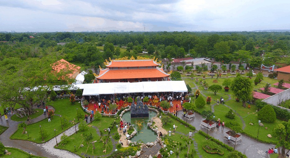 Nhà thờ Tổ nghề của Hoài Linh. Ảnh: FBNV