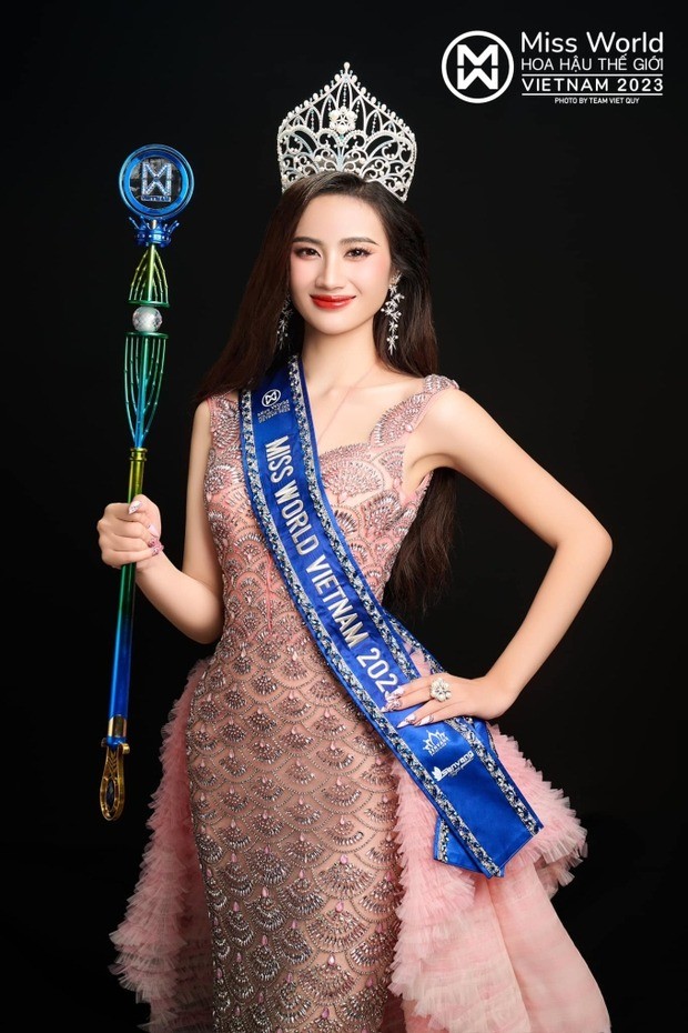 Ý Nhi có động thái mới trong ngày giỗ Tổ sân khấu - Ảnh 1 Ý Nhi có động thái mới trong ngày giỗ Tổ sân khấu - Ảnh 1
