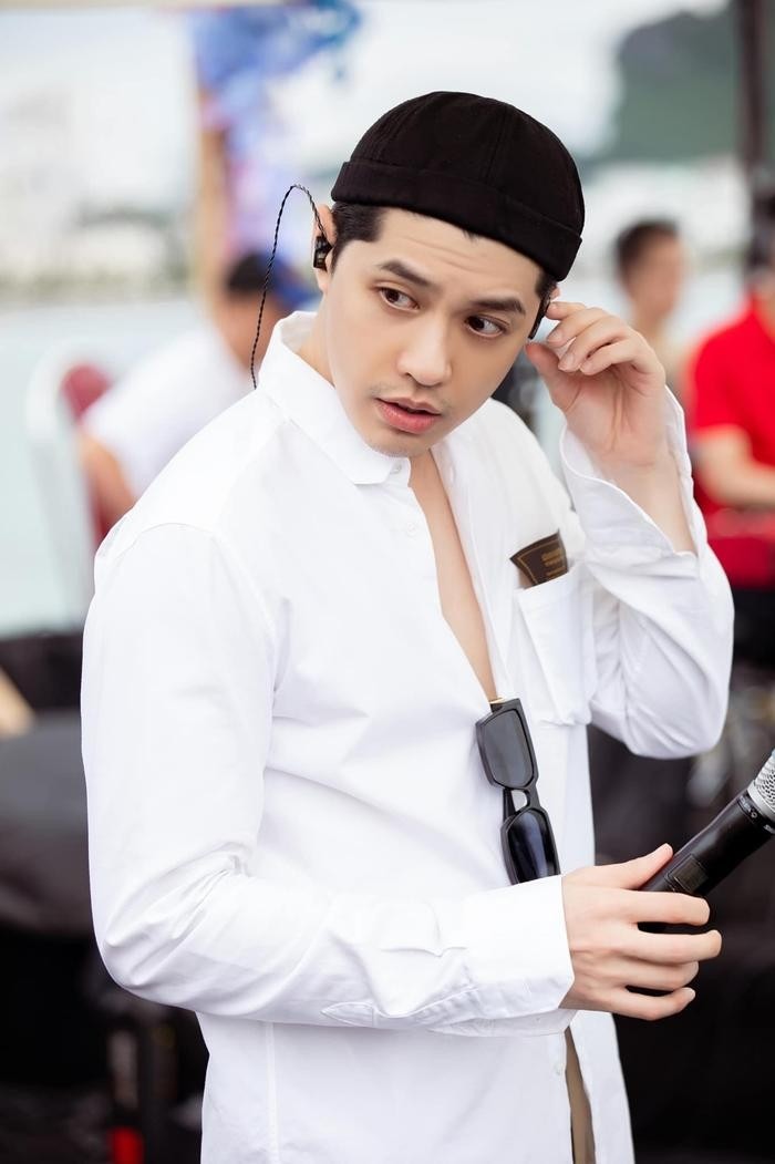 Noo Phước Thịnh sở hữu ngoại hình điển trai, giọng hát hay. Ảnh: FBNV Noo Phước Thịnh sở hữu ngoại hình điển trai, giọng hát hay. Ảnh: FBNV