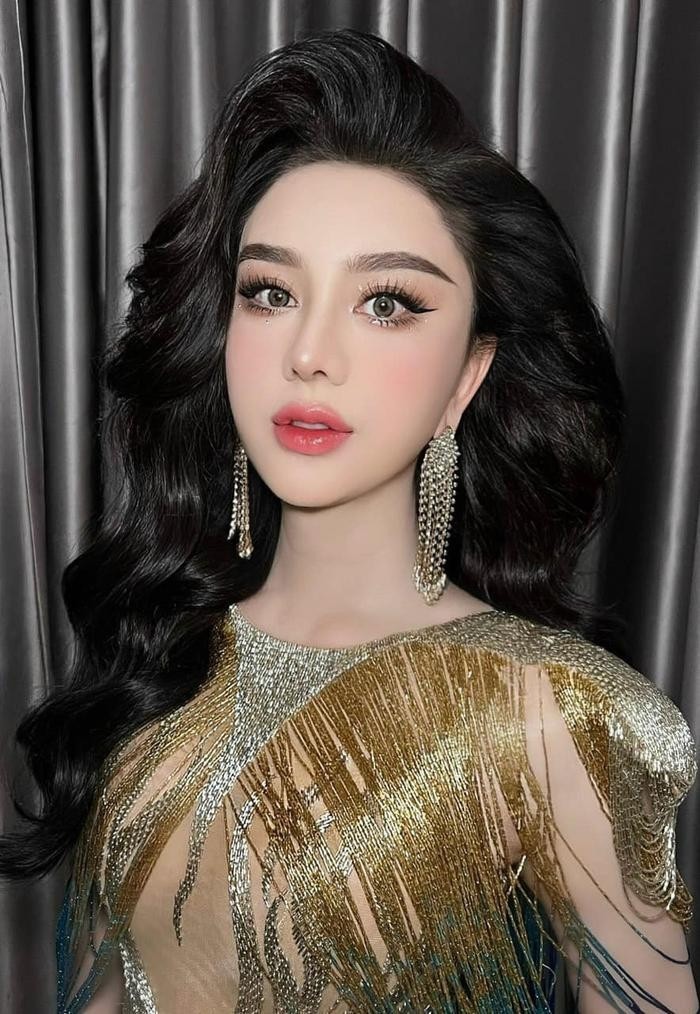 Được biết, hiện tại Lâm Khánh Chi đang có chuyến đi du lịch tại Trung Quốc. Ảnh: FBNV Được biết, hiện tại Lâm Khánh Chi đang có chuyến đi du lịch tại Trung Quốc. Ảnh: FBNV