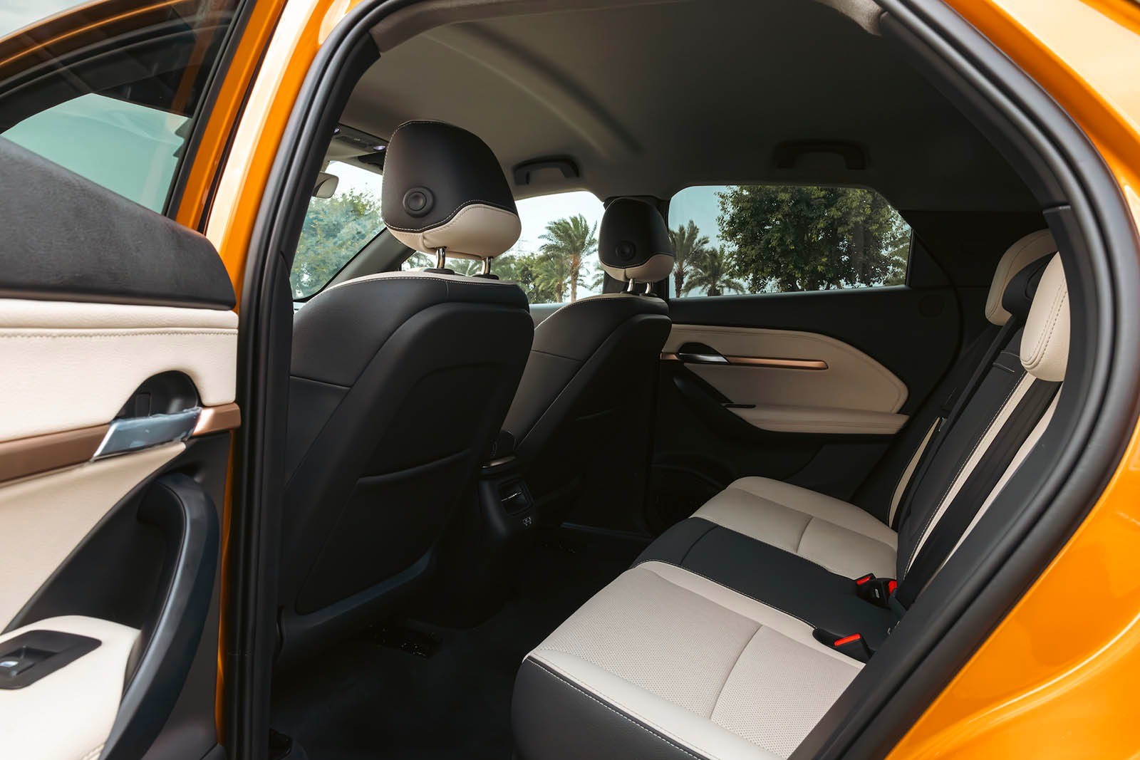 VinFast VF6 bản thương mại giá bán khởi điểm 675 triệu đồng, ngoại hình cùng công nghệ ấn tượng - Ảnh 3