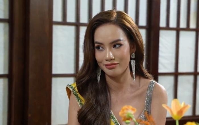 Hoa hậu Lê Hoàng Phương trong buổi ăn cùng chủ tịch Miss Grand International 2023. Ảnh: Chụp màn hình Hoa hậu Lê Hoàng Phương trong buổi ăn cùng chủ tịch Miss Grand International 2023. Ảnh: Chụp màn hình