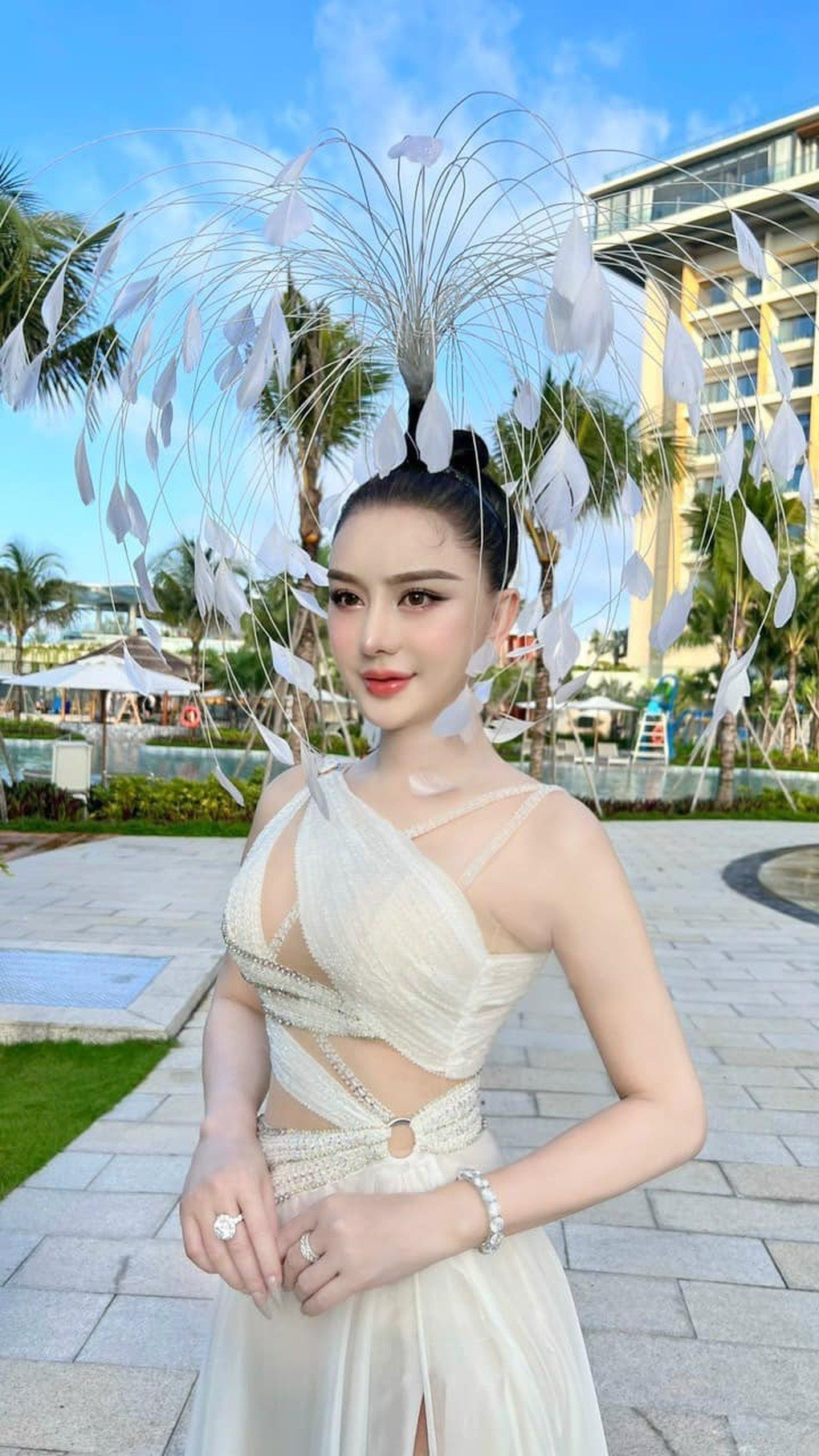 Lâm Khánh Chi thừa nhận đang sở hữu ngoại hình đẹp. Ảnh: FBNV Lâm Khánh Chi thừa nhận đang sở hữu ngoại hình đẹp. Ảnh: FBNV