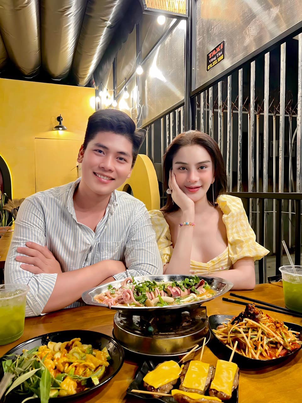 Cách đây ít hôm, Lâm Khánh Chi khoe ảnh kề cạnh bên 1 chàng trai lạ mặt. Ảnh: FBNV Cách đây ít hôm, Lâm Khánh Chi khoe ảnh kề cạnh bên 1 chàng trai lạ mặt. Ảnh: FBNV