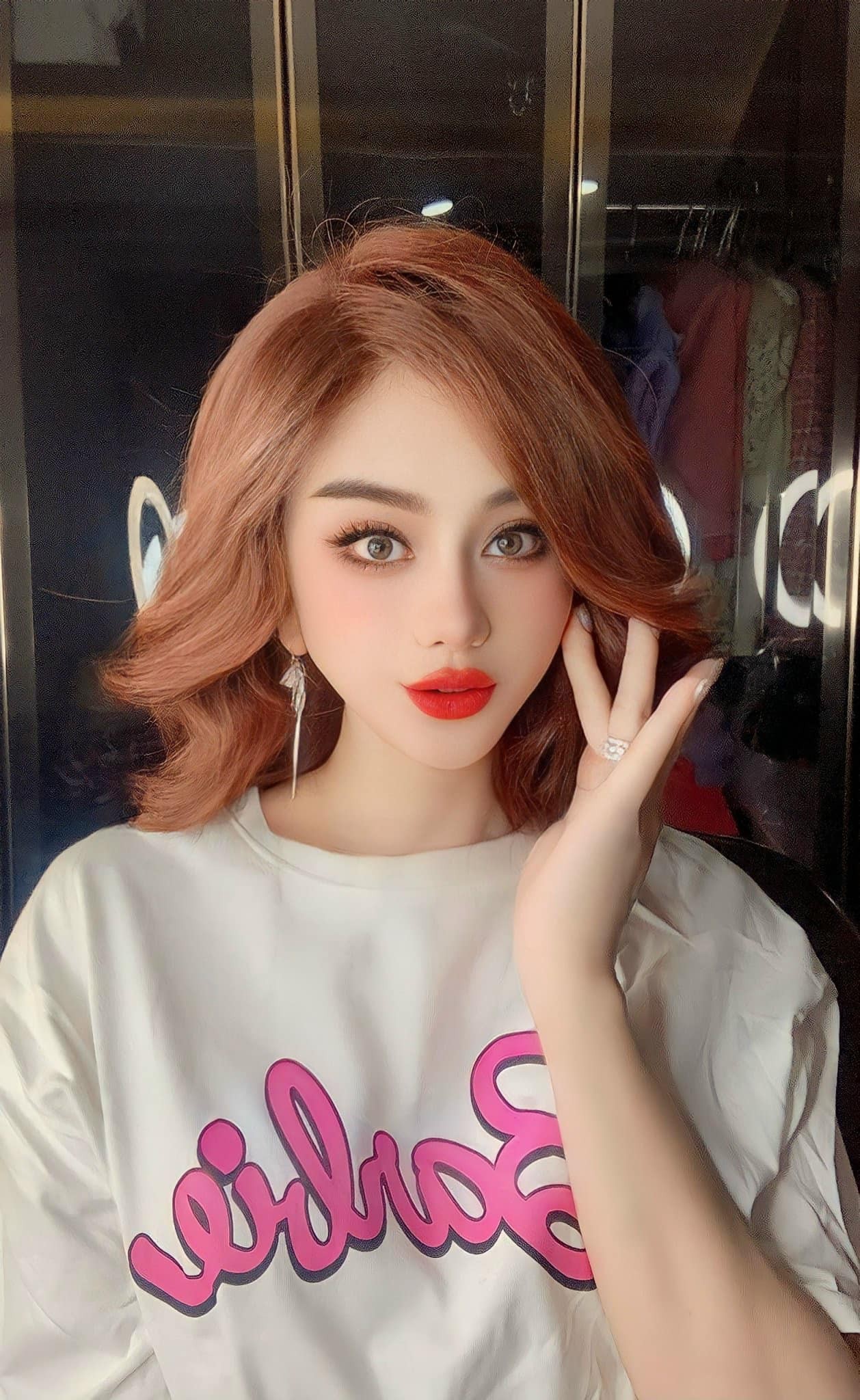 Diện mạo trẻ trung, xin đẹp của Lâm Khánh Chi sau khi thực hiện trùng tu. Ảnh: FBNV Diện mạo trẻ trung, xin đẹp của Lâm Khánh Chi sau khi thực hiện trùng tu. Ảnh: FBNV