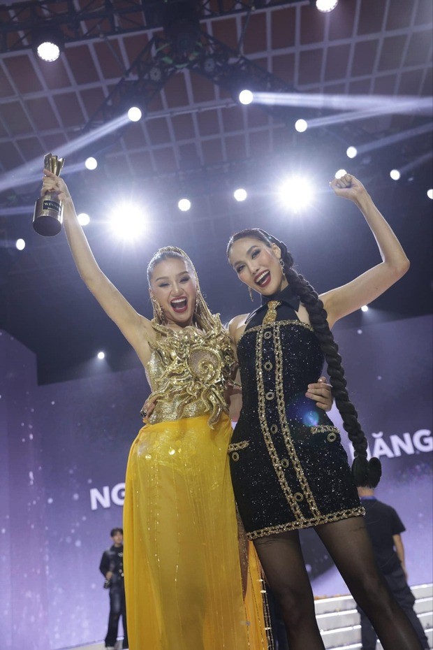 Lê Thu Trang - Lan Khuê trong giây phút ăn mừng chiến thắng. Ảnh: BTC Lê Thu Trang - Lan Khuê trong giây phút ăn mừng chiến thắng. Ảnh: BTC