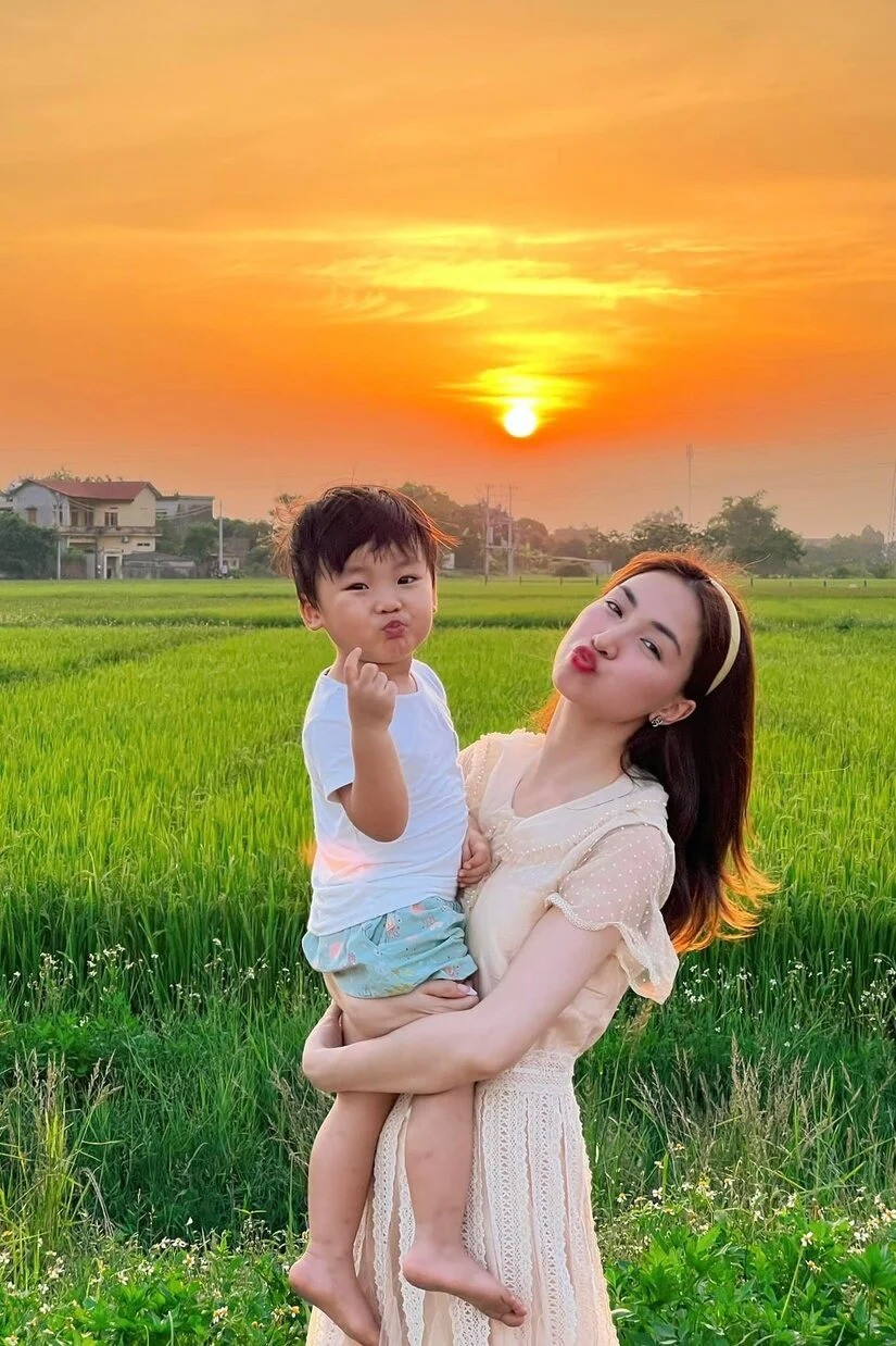 Gần 2 năm chia tay thiếu gia Minh Hải, Hòa Minzy nói về chuyện tình cảm gây chú ý - Ảnh 1 Gần 2 năm chia tay thiếu gia Minh Hải, Hòa Minzy nói về chuyện tình cảm gây chú ý - Ảnh 1
