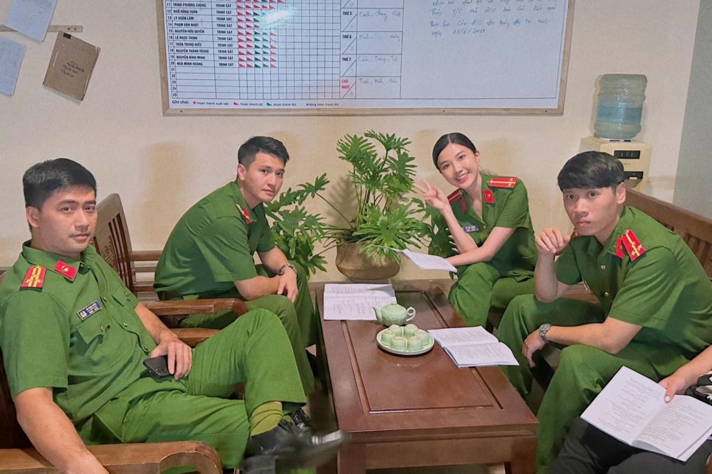 Lương Thanh, Huỳnh Anh, Anh Vũ bịn rịn chia tay phim 'Biệt dược đen' - Ảnh 2