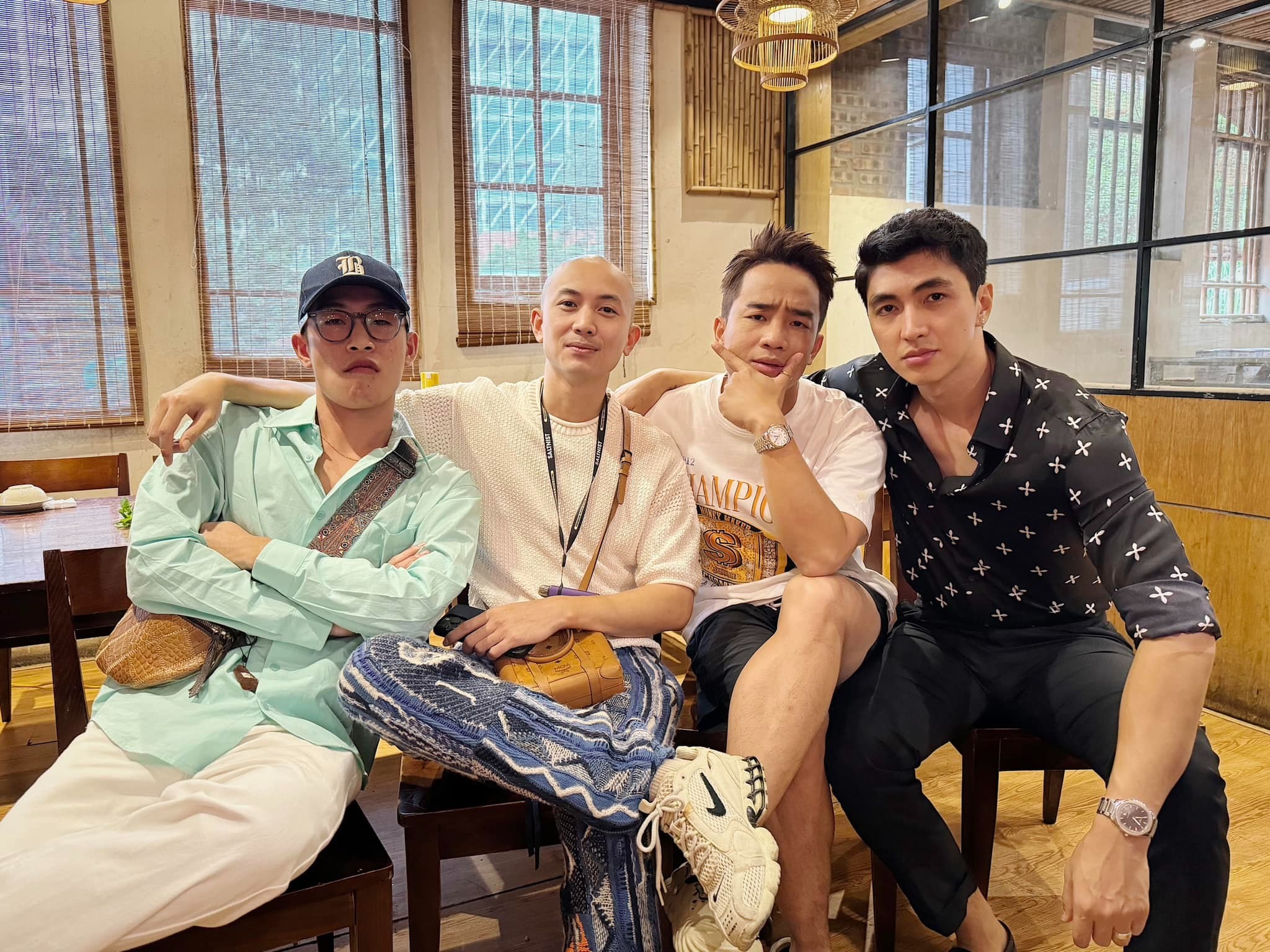 Dàn 'city boy' theo thứ tự từ trái - phải gồm Tuấn Mõ, Anh Vũ, Đỗ Duy Nam, Binh Ảnh. Ảnh: FBNV