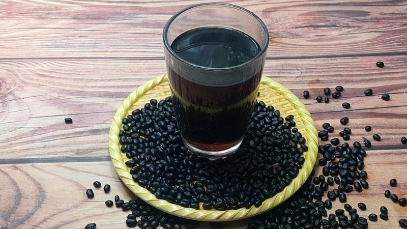 Chuyên gia mách nhỏ bí quyết uống nước đậu đen tốt cho sức khỏe - Ảnh 1 Chuyên gia mách nhỏ bí quyết uống nước đậu đen tốt cho sức khỏe - Ảnh 1