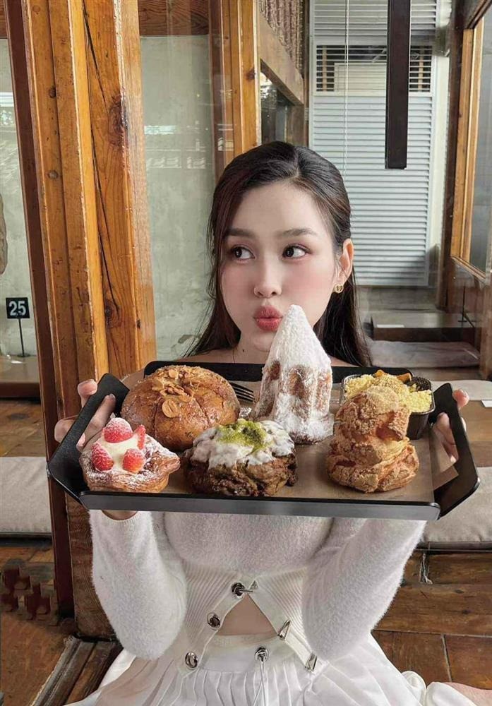 Đỗ Thị Hà thích ăn các loại bánh ngọt. Ảnh: FBNV Đỗ Thị Hà thích ăn các loại bánh ngọt. Ảnh: FBNV