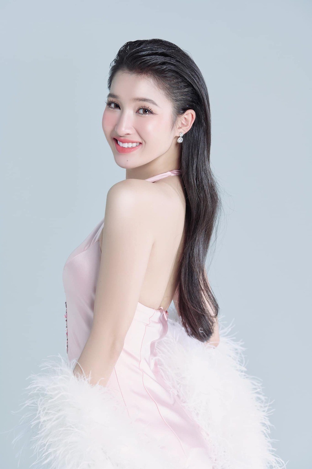 Suốt quá trình dự thi, Phương Nhi vướng phải nhiều tranh cãi. Ảnh: FBNV Suốt quá trình dự thi, Phương Nhi vướng phải nhiều tranh cãi. Ảnh: FBNV