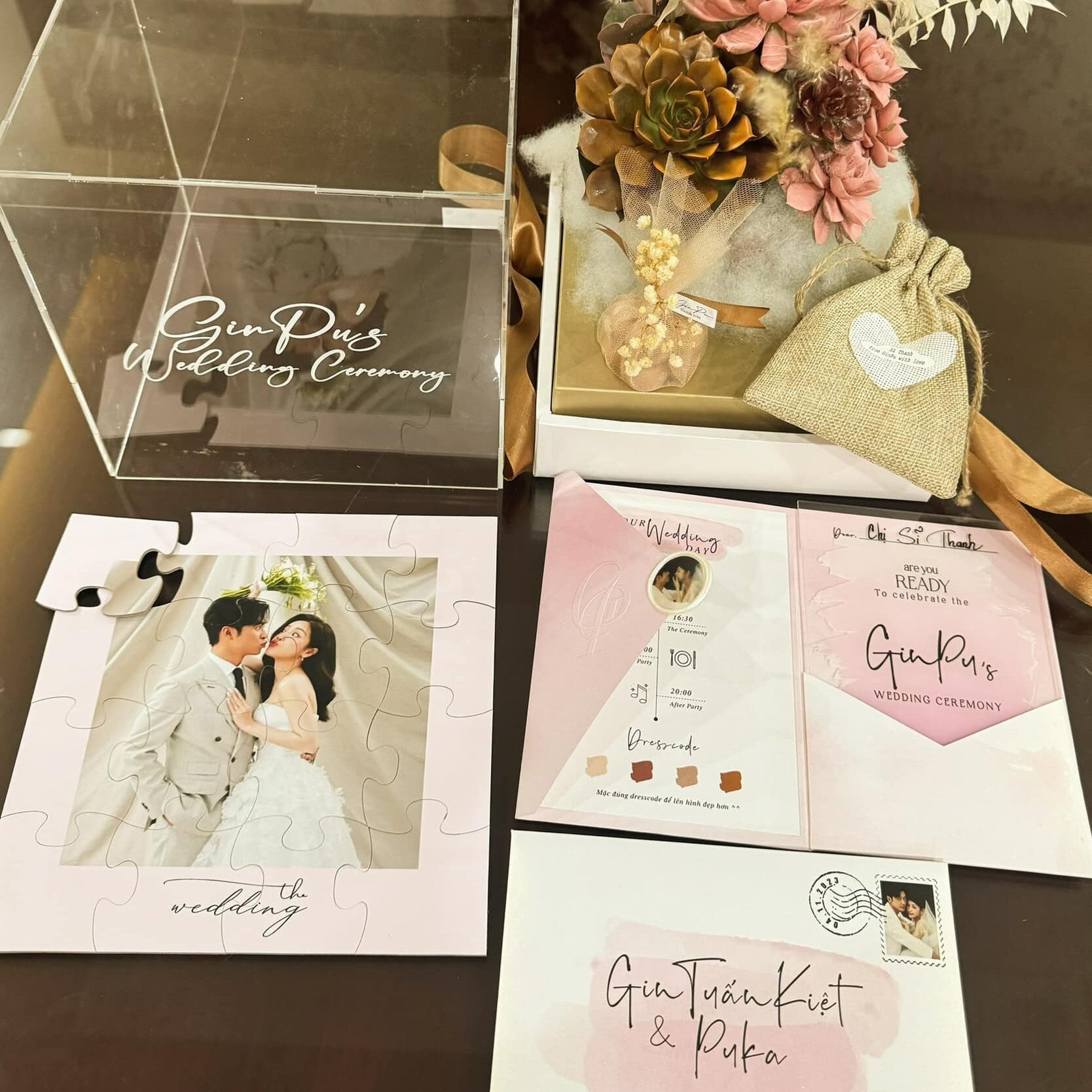 Thiệp cưới của Puka - Gin Tuấn Kiệt. Ảnh: FBNV