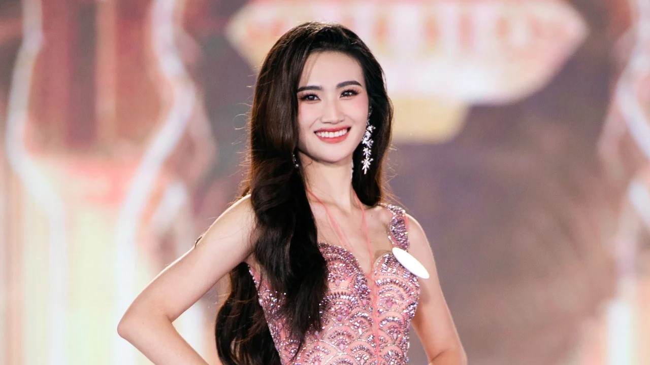 Ý Nhi bị vướng ồn ào và phải chọn cách ở ẩn. Ảnh: FBNV Ý Nhi bị vướng ồn ào và phải chọn cách ở ẩn. Ảnh: FBNV