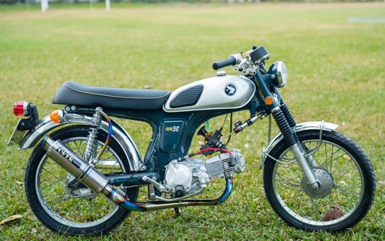 5 mẫu xe máy cổ nhìn cũ nhưng 'bóc giá' bằng cả gia tài, cận cảnh từng chiếc gây chú ý - Ảnh 3 5 mẫu xe máy cổ nhìn cũ nhưng 'bóc giá' bằng cả gia tài, cận cảnh từng chiếc gây chú ý - Ảnh 3