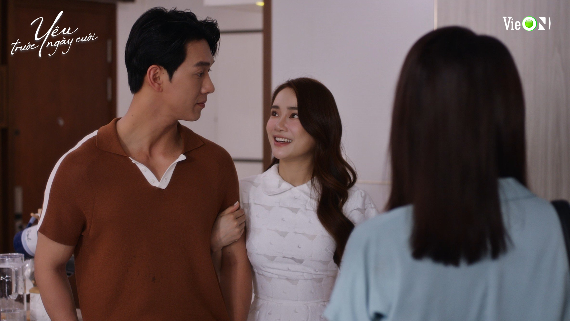 Cuộc gặp gỡ của bộ 4 càng trở nên ngang trái. Ảnh: VieOn