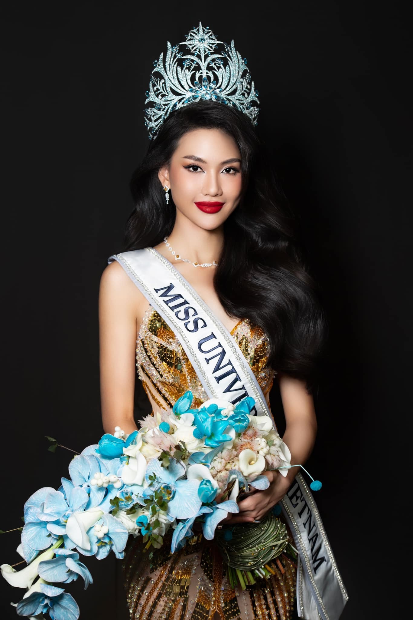 Lên ngôi Hoa hậu tại Miss Universe Vietnam nhưng Bùi Quỳnh Hoa vướng phải nhiều tranh cãi. Ảnh: FBNV Lên ngôi Hoa hậu tại Miss Universe Vietnam nhưng Bùi Quỳnh Hoa vướng phải nhiều tranh cãi. Ảnh: FBNV